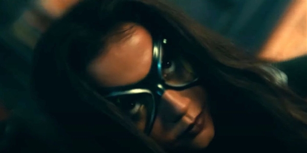 《蜘蛛夫人》新海报曝光 携手三位蜘蛛女亮相 命运如蛛网般联结所有人(图3) 《蜘蛛夫人》新海报曝光 蜘蛛夫人携三位蜘蛛女亮相