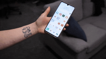 网红妹子断指后给自己换了根机械手指 有点像是R姐被机械改造了(图4) 网红妹子断指后给自己换了根机械手指:太炫酷了!