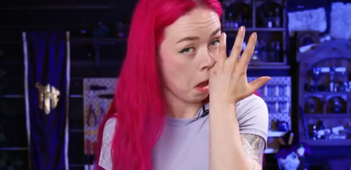 网红妹子断指后给自己换了根机械手指 有点像是R姐被机械改造了(图6) 网红妹子断指后给自己换了根机械手指:太炫酷了!