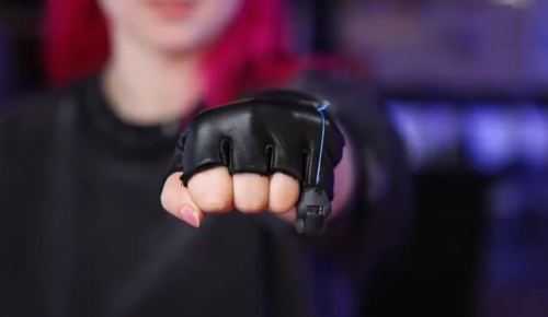 网红妹子断指后给自己换了根机械手指 有点像是R姐被机械改造了(图16) 网红妹子断指后给自己换了根机械手指:太炫酷了!