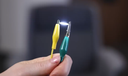 网红妹子断指后给自己换了根机械手指 有点像是R姐被机械改造了(图22) 网红妹子断指后给自己换了根机械手指:太炫酷了!