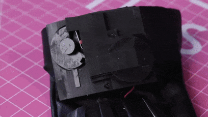 网红妹子断指后给自己换了根机械手指 有点像是R姐被机械改造了(图24) 网红妹子断指后给自己换了根机械手指:太炫酷了!