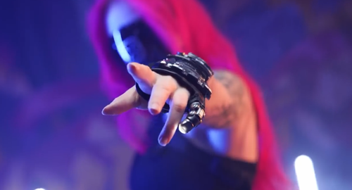 网红妹子断指后给自己换了根机械手指 有点像是R姐被机械改造了(图35) 网红妹子断指后给自己换了根机械手指:太炫酷了!