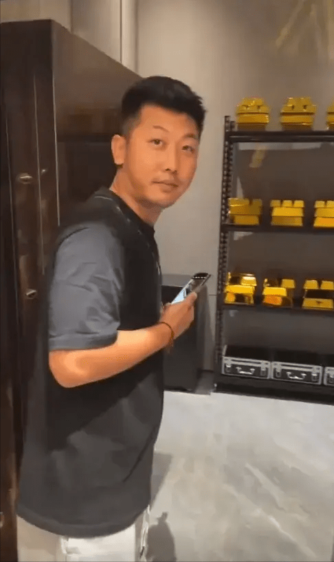 于洋正面回应家中大量存放金砖:视频中拍摄的场景并非自己家 而是几个月前拍戏看景中的样板间(图2) 于洋正面回应家中大量存放金砖:视频中拍摄的场景并非自己家 而是几个月前拍戏看景中的样板间(图2)