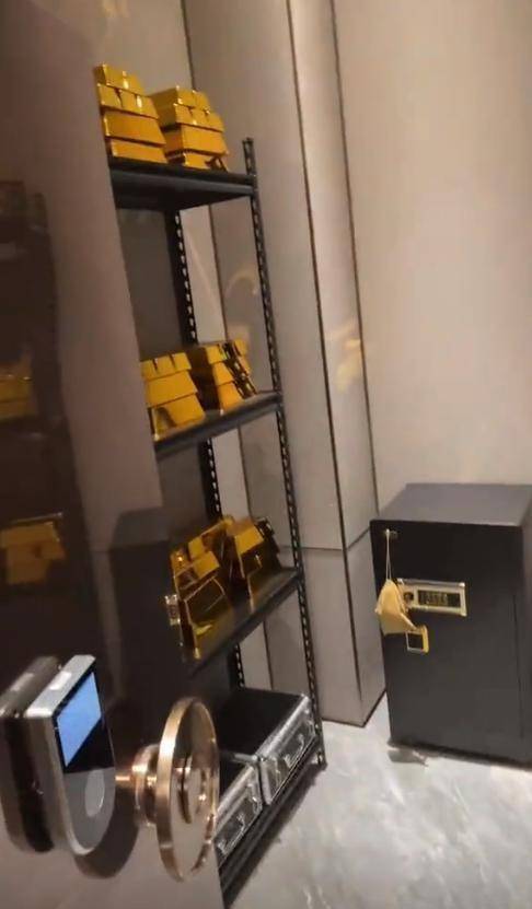 于洋正面回应家中大量存放金砖:视频中拍摄的场景并非自己家 而是几个月前拍戏看景中的样板间(图5) 于洋正面回应家中大量存放金砖:视频中拍摄的场景并非自己家 而是几个月前拍戏看景中的样板间(图5)