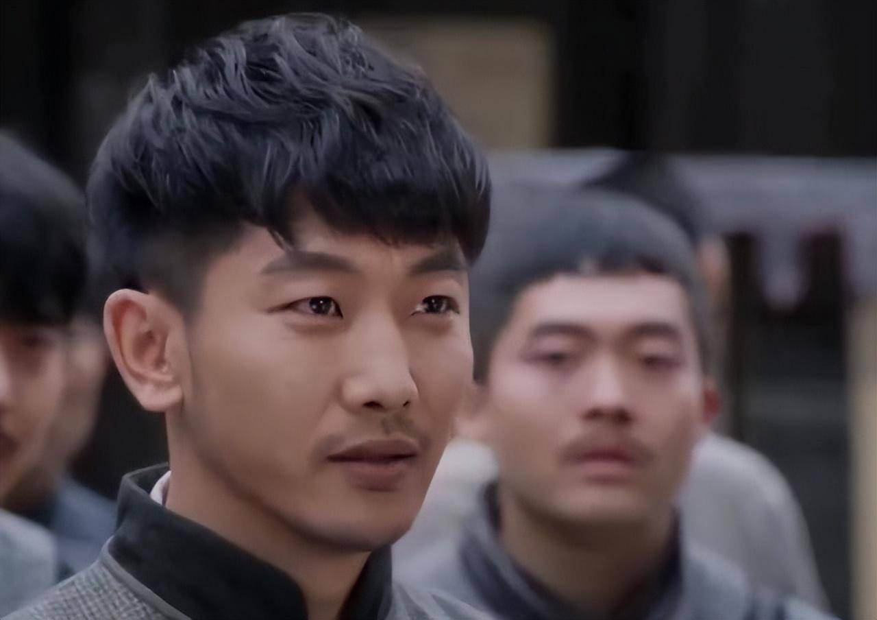 于洋正面回应家中大量存放金砖:视频中拍摄的场景并非自己家 而是几个月前拍戏看景中的样板间(图6) 于洋正面回应家中大量存放金砖:视频中拍摄的场景并非自己家 而是几个月前拍戏看景中的样板间(图6)