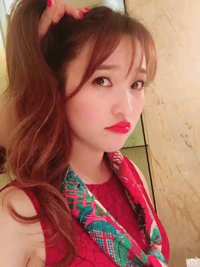 金莎和小男友参加活动不慎弄丢戒指发微博求助 粉丝:不如直接联系主办方(图4) 金莎和小男友参加活动不慎弄丢戒指发微博求助 粉丝:不如直接联系主办方(图4)