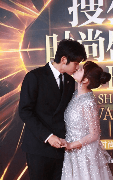 金莎和小男友参加活动不慎弄丢戒指发微博求助 粉丝:不如直接联系主办方(图3) 金莎和小男友参加活动不慎弄丢戒指发微博求助 粉丝:不如直接联系主办方(图3)