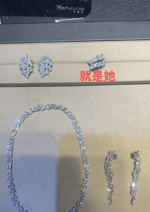 金莎和小男友参加活动不慎弄丢戒指发微博求助 粉丝:不如直接联系主办方(图5) 金莎和小男友参加活动不慎弄丢戒指发微博求助 粉丝:不如直接联系主办方(图5)