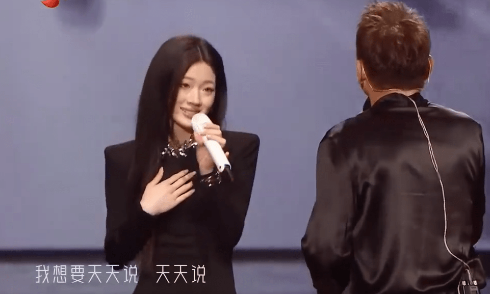 孟子义回应了唱歌跑调,向周华健道歉:大哥,对不起,我尽力了!(图16) 孟子义回应了唱歌跑调,向周华健道歉:大哥,对不起,我尽力了!(图16)