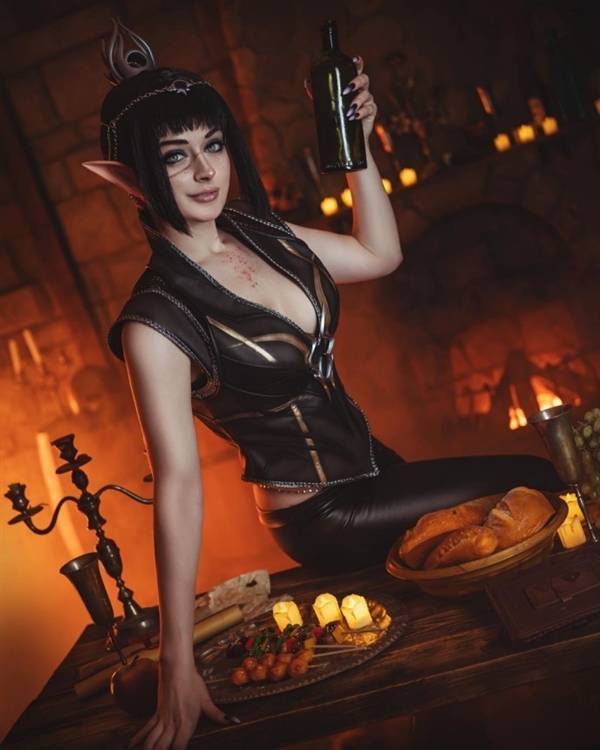 乌克兰美女Cos《博德之门3》影心 速度来欣赏下吧(图3) 乌克兰美女Cos《博德之门3》影心 身材过于火辣