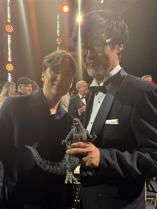 《死侍3》杀青!主演雷诺兹:戏服浸透血水与汗水,伴随拍摄完结,它又充盈着泪水(图10) 《死侍3》杀青