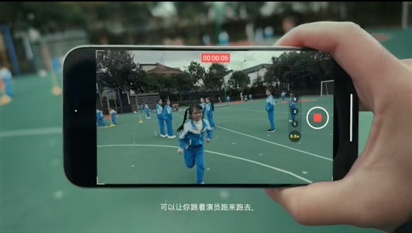 苹果已使用iPhone拍摄了7部新年贺岁短片,体现出每代iPhone强大的视频拍摄能力(图7) 范伟主演iPhone拍摄!揭开苹果贺岁片《小蒜头》背后的秘密