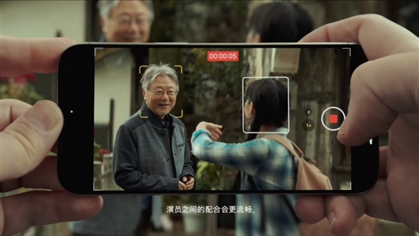 苹果已使用iPhone拍摄了7部新年贺岁短片,体现出每代iPhone强大的视频拍摄能力(图8) 范伟主演iPhone拍摄!揭开苹果贺岁片《小蒜头》背后的秘密