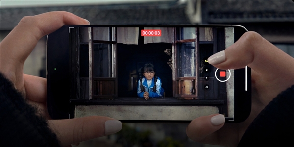 苹果已使用iPhone拍摄了7部新年贺岁短片,体现出每代iPhone强大的视频拍摄能力(图6) 范伟主演iPhone拍摄!揭开苹果贺岁片《小蒜头》背后的秘密