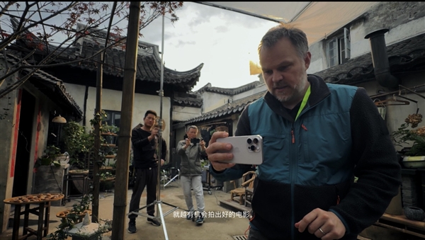 苹果已使用iPhone拍摄了7部新年贺岁短片,体现出每代iPhone强大的视频拍摄能力(图10) 范伟主演iPhone拍摄!揭开苹果贺岁片《小蒜头》背后的秘密