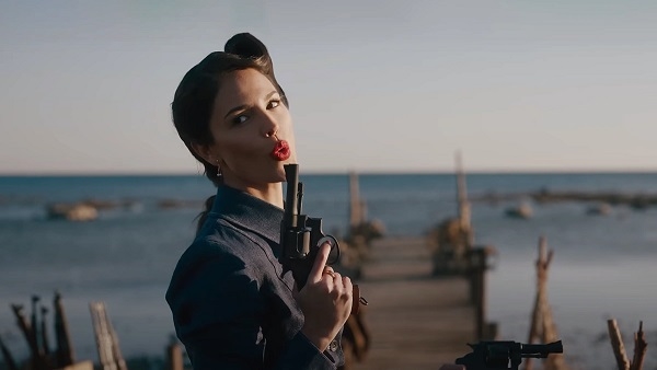 DC影业负责人谈超女人选问题:早在一年多前就向搭档推荐《龙之家族》中的米莉·阿尔柯克,超女要有锐气、率真,与慈悲(图3) 滚导谈超女