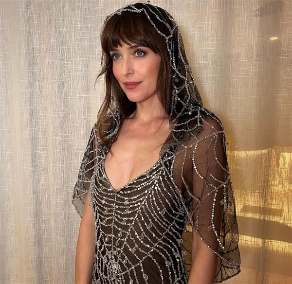 《蜘蛛夫人》活动达妹亮相 与即将上映的新片《蜘蛛夫人:超感觉醒》造型契合度满分(图6) 《蜘蛛夫人》活动达妹亮相:黑钻蛛网透视裙迷人