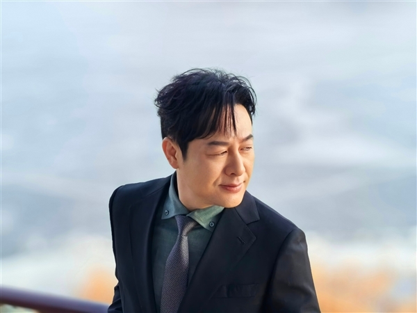 张颂文神回应网友喊话上班:“上你个头,我要过年!”(图1) 张颂文神回应网友喊话上班:上你个头 我要过年!