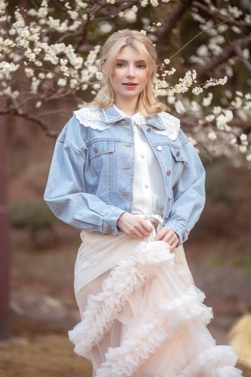 艾什莉体模春装造型:在花瓣下的少女十分惹人怜爱(图3) 艾什莉体模春装造型:蕾丝长裙下若隐若现的好身材