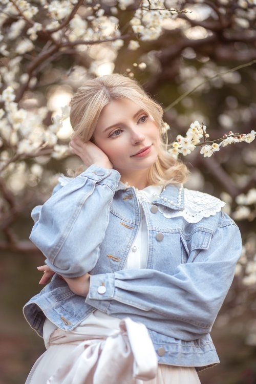 艾什莉体模春装造型:在花瓣下的少女十分惹人怜爱(图4) 艾什莉体模春装造型:蕾丝长裙下若隐若现的好身材