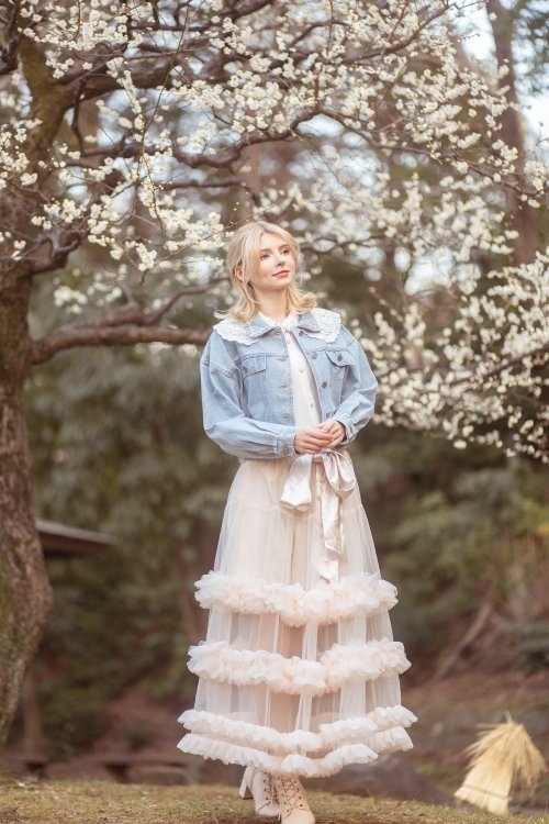 艾什莉体模春装造型:在花瓣下的少女十分惹人怜爱(图5) 艾什莉体模春装造型:蕾丝长裙下若隐若现的好身材