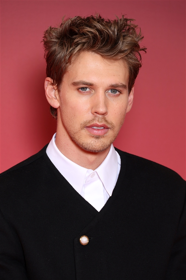 赞达亚高调亮相周一举办的《沙丘2》巴黎首映式:LV金色套装,辅以宝格丽珠宝(图10) 《沙丘2》巴黎首映