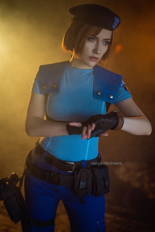 《巫师3》叶奈法不仅性感成熟,还是一位可靠伴侣(图9) 俄美女Cos《巫师3》叶奈法:黑丝长裙难掩性感身材