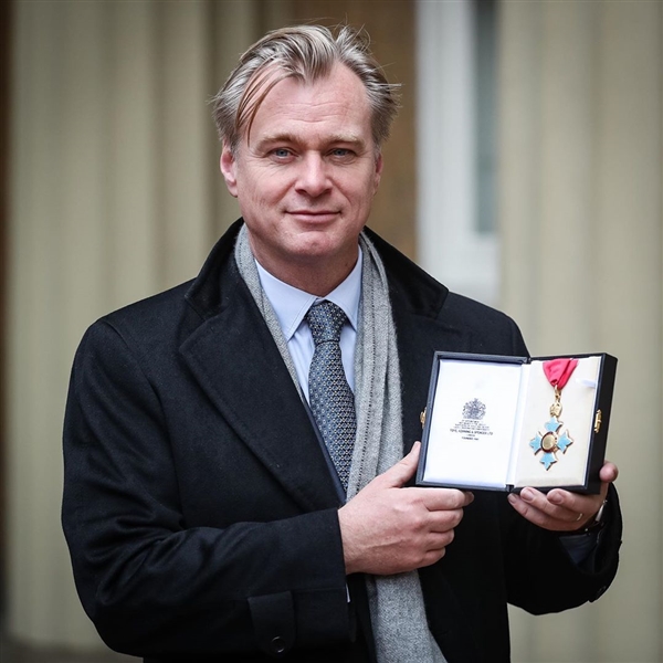 《奥本海默》日本首映:这种电影在旧好莱坞时代是无法想象的,那时候投放原子弹的正当性不容辩驳(图4) 《奥本海默》日本首映