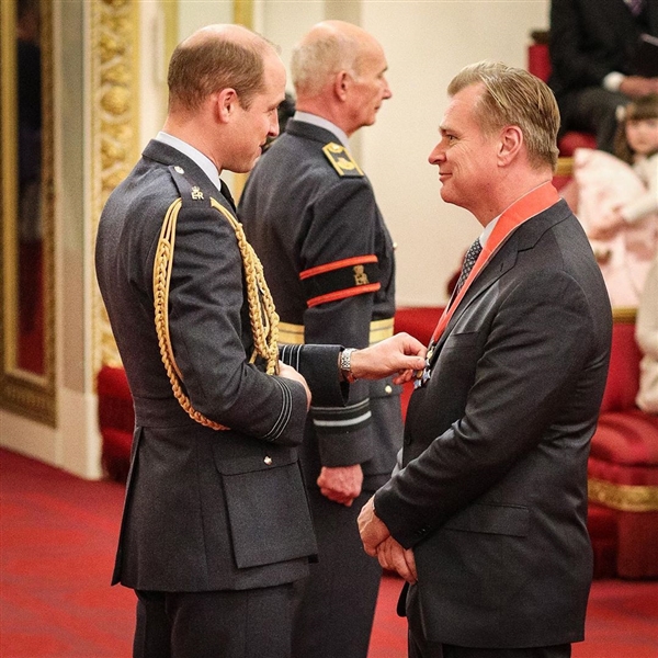 《奥本海默》日本首映:这种电影在旧好莱坞时代是无法想象的,那时候投放原子弹的正当性不容辩驳(图3) 《奥本海默》日本首映