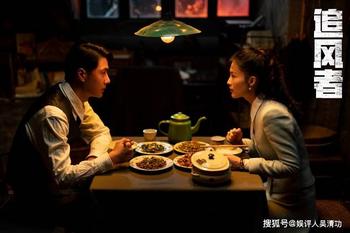 《与凤行》和《追风者》收视率对比,前者是后者的3倍多(图5) 《与凤行》和《追风者》收视率对比,前者是后者的3倍多(图5)