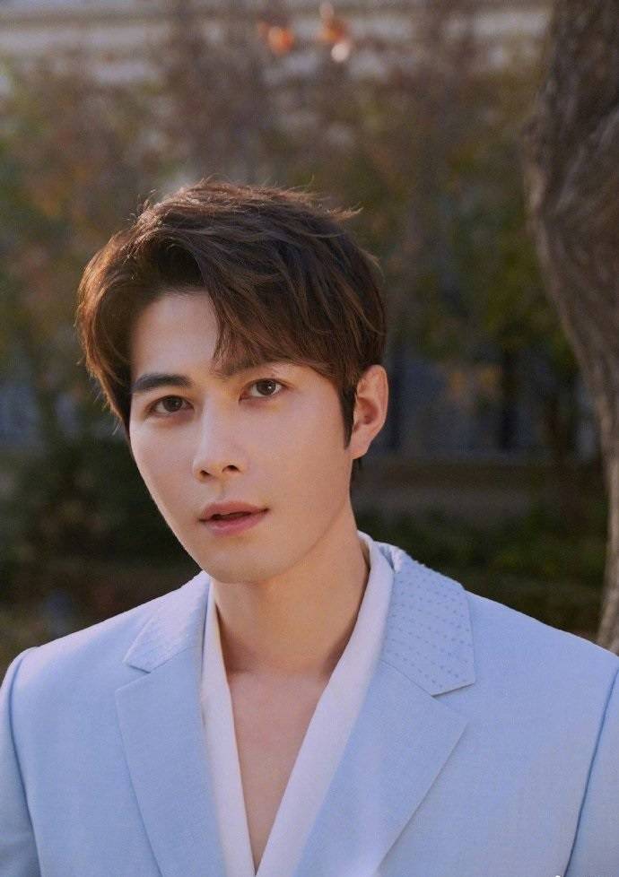 陈学冬晒“盛世美颜”照片否认退圈：“退圈？什么圈？哈圈吗？不会退的，死心吧 ”(图2)