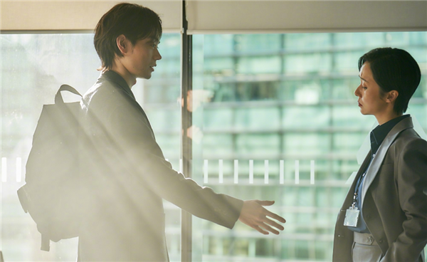 网飞新剧《寄生兽 灰色部队》开播,前六集一口气放出,成为最近大热剧之一(图1) 《釜山行》导演新作!菅田将晖出演网飞《寄生兽》:饰演原作漫画主角