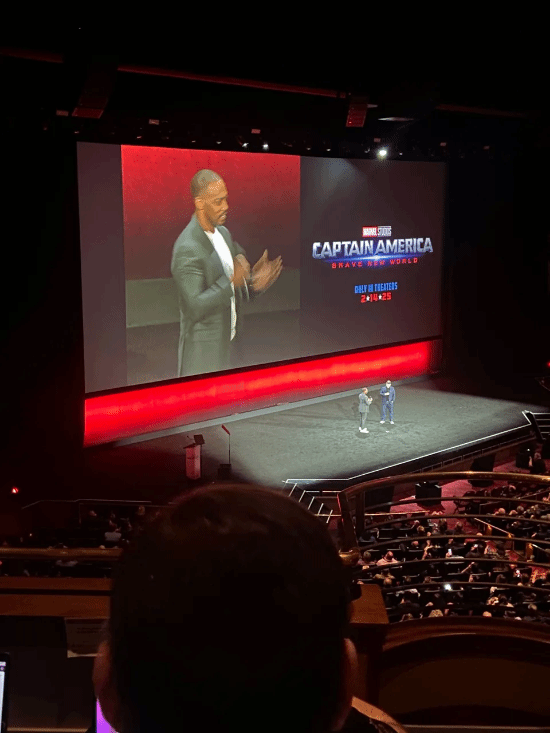 曝《美国队长4》的首个正片片段在迪士尼CinemaCon 2024上首映(图3) 《美国队长4》首个片段内容:罗斯总统要求黑人美队重建复联!