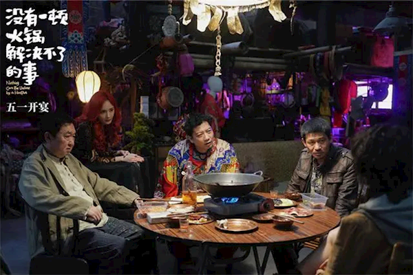 2024五一档新片预售票房已突破500万:《维和防暴队》堪称“从头炸到尾”,坚持将真实感贯穿始终(图2) 五一档票房破500万 高燃大片《维和防暴队》暂列第一