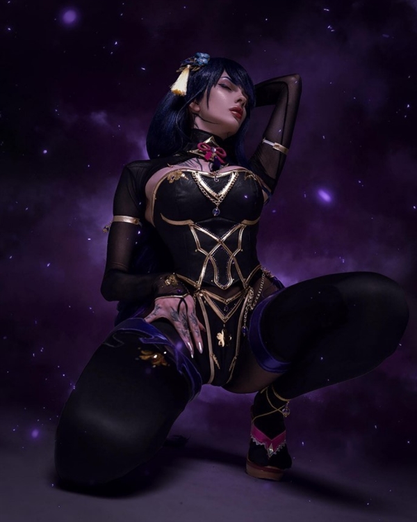 俄罗斯美女Cos《塞尔达》公主图,短裙秀出绝妙身材,一起来欣赏下吧(图11) 俄罗斯美女Cos《塞尔达》公主图:穿短裙秀绝妙身材