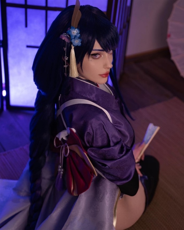 俄罗斯美女Cos《塞尔达》公主图,短裙秀出绝妙身材,一起来欣赏下吧(图12) 俄罗斯美女Cos《塞尔达》公主图:穿短裙秀绝妙身材