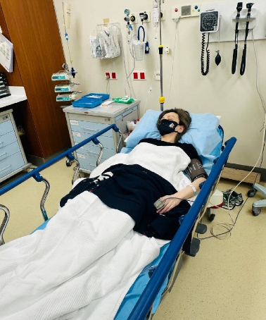 《乘风2024》又一姐姐倒下,53岁的女星王琳从2公尺高的高台摔落(图1) 《乘风2024》又一姐姐倒下,53岁的女星王琳从2公尺高的高台摔落(图1)