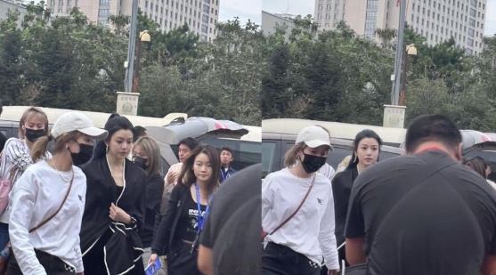 40岁陈妍希被路人偶遇,无滤镜的真实状态让人惊呼不敢相信(图1) 40岁陈妍希被路人偶遇,无滤镜的真实状态让人惊呼不敢相信(图1)