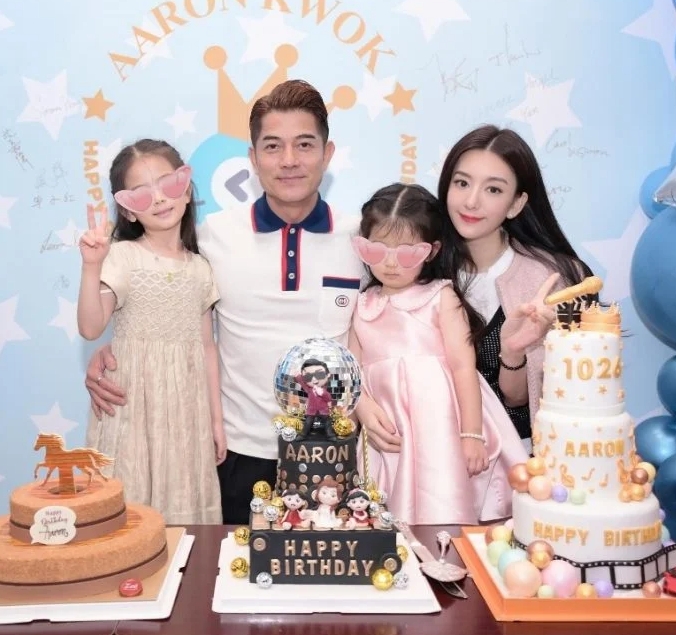 方媛被传怀孕 郭富城笑言称:人人做摄影师(图1) 方媛被传怀孕 郭富城笑言称:人人做摄影师(图1)