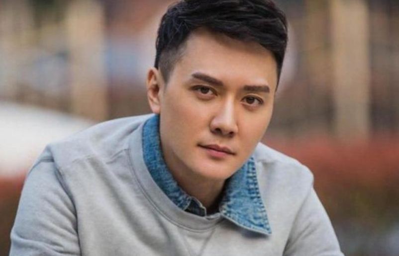 冯绍峰工作室辟谣夜会两女,工作室火速辟谣称:别编故事(图1) 冯绍峰工作室辟谣夜会两女,工作室火速辟谣称:别编故事(图1)