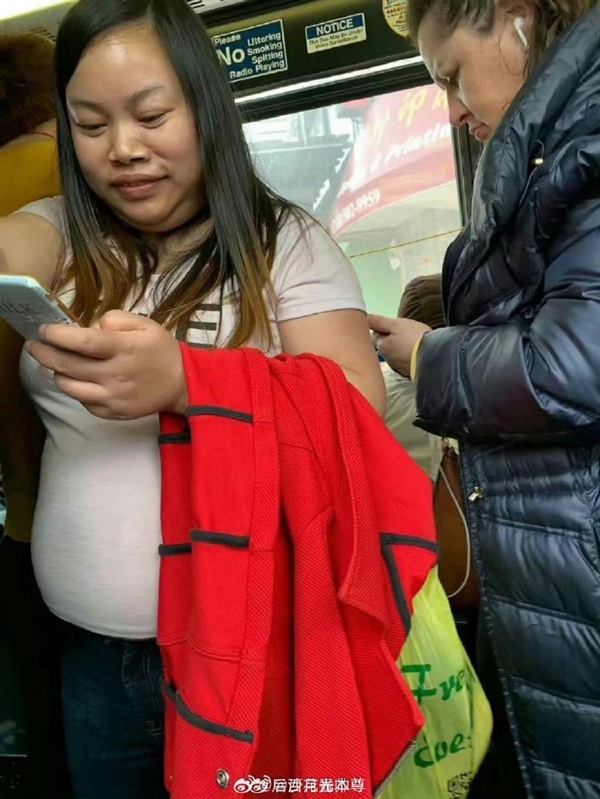 凤姐回应照片在网络上被疯传:渴望保留个人的生活和隐私空间(图2) 中国初代网红在美国被偷拍 最新照引围观:凤姐回应称尊重隐私 拒绝偷拍