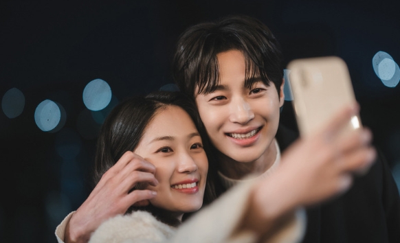 韩剧《背着善宰跑》甜蜜结局,剧组更曝光绝美婚纱照宠粉,韩媒:成功并非偶然(图1) 韩剧《背着善宰跑》甜蜜结局,剧组更曝光绝美婚纱照宠粉,韩媒:成功并非偶然(图1)