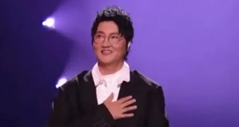 网友大赞孙楠“五旬老头宝刀未老”,调侃“孙楠的《拯救》真的拯救成功了”(图1) 网友大赞孙楠“五旬老头宝刀未老”,调侃“孙楠的《拯救》真的拯救成功了”(图1)