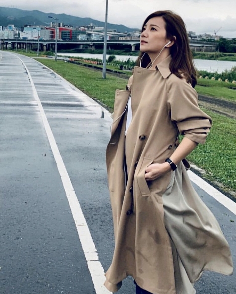 45岁梁静茹现身河滨公园 吐露心声:跟过去好好道别!(图1) 45岁梁静茹现身河滨公园 吐露心声:跟过去好好道别!(图1)