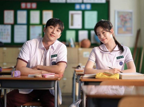 韩版《那些年》剧照出炉!网友:与印象中的主角柯景腾和沈佳宜出入甚大(图1) 韩版《那些年》剧照出炉!网友:与印象中的主角柯景腾和沈佳宜出入甚大(图1)