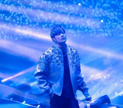 周杰伦因感冒药写了首歌,粉丝掩不住兴奋,开心期待有新歌可以听了(图1) 周杰伦因感冒药写了首歌,粉丝掩不住兴奋,开心期待有新歌可以听了(图1)