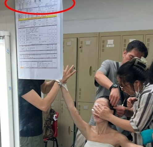 廖子妤加盟《寒战1994》,4位工作人员“八手同步”为她设计发型、妆容及化妆,享受影后级专业待遇(图1) 廖子妤加盟《寒战1994》,4位工作人员“八手同步”为她设计发型、妆容及化妆,享受影后级专业待遇(图1)