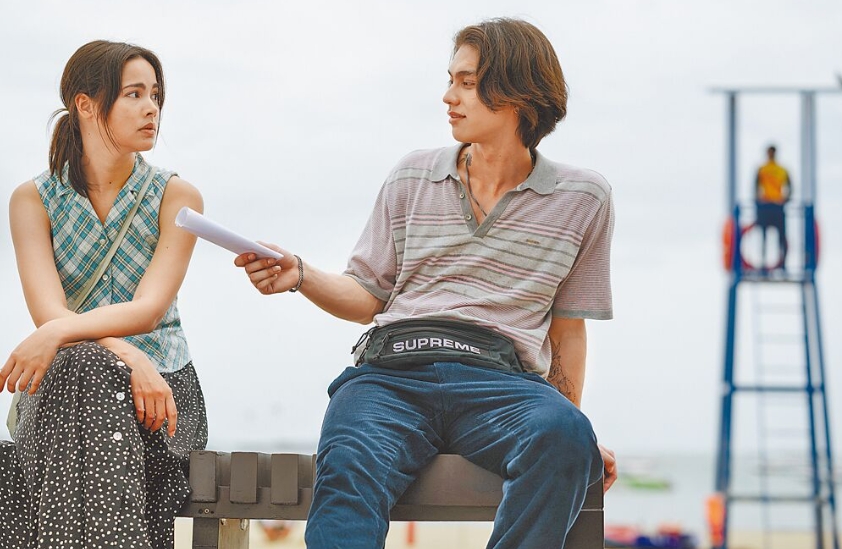 《分期付款爱上你》透过讨债人爱上债务人的剧情,间接证明金钱与爱情价值之间的差异,更融入泰国在地元素(图1) 《分期付款爱上你》透过讨债人爱上债务人的剧情,间接证明金钱与爱情价值之间的差异,更融入泰国在地元素(图1)