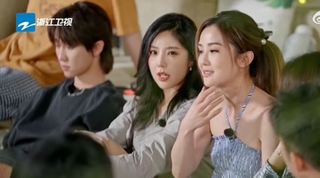 《青春环游记》阿Sa回忆童年,想起母爱的伟大,在镜头红了眼眶(图1) 《青春环游记》阿Sa回忆童年,想起母爱的伟大,在镜头红了眼眶(图1)